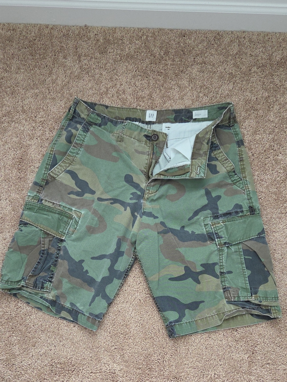 GAP Men’s Camo Cargo Shorts - Green Camouflage